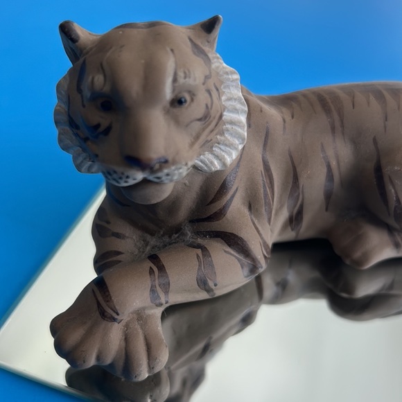 Vintage Shiwan Hand Painted Porcelain Figurine Statue Artistic Ceramic Factory - Picture 9 of 14